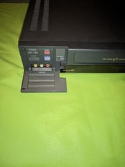 Toshiba M-751 VCR Video Cassette Recorder VHS Player – Powers On – Eats Tape