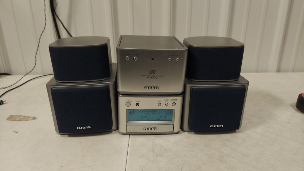 Aiwa Compact Disc Stereo System XR-M70 *Read Description* #3466
