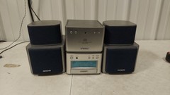 Aiwa Compact Disc Stereo System XR-M70 *Read Description* #3466