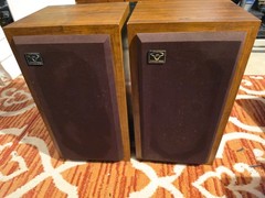 Cerwin Vega D-1 Bookshelf Speaker (Pair) Needs Foam
