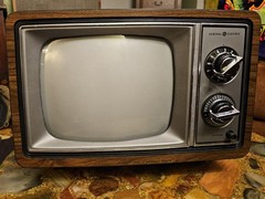 General Electric GE 10&Prime; Vintage Color TV – 10AB3406W