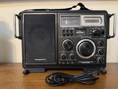 Panasonic Model RF-2800 5-Band FM/AM/SW1-3 Receiver Radio Superheterodyne