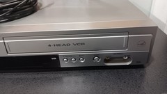 VHS VCR DVD Combo Sanyo DVW-7100A WORKING W/ AV Cords and Movies