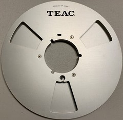 TEAC RE-1002 10&Prime; Metal Reel, Three Window Silver, Teac Box + Bag