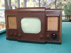 Vintage 1940s DeWald BT-100, 10&Prime; Table Top TV, RCA 630 Clone