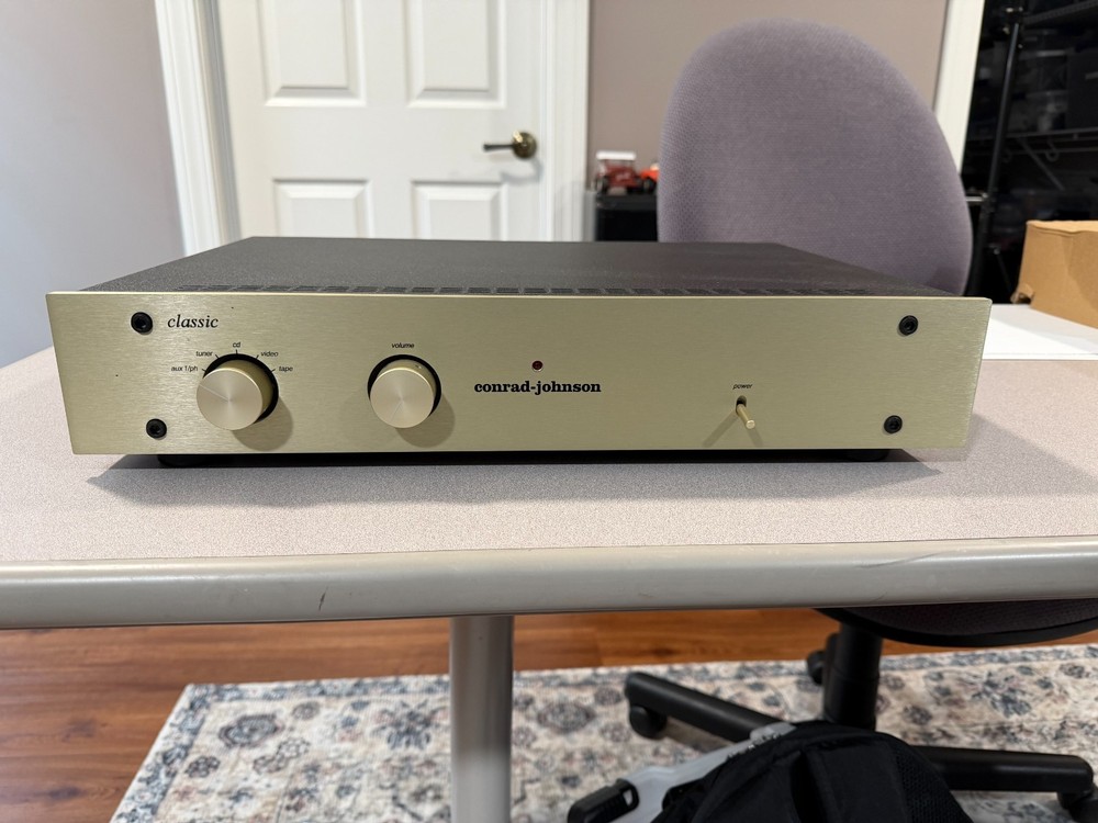 Conrad Johnson Tube Pre-Amplifier in good condition. Works.