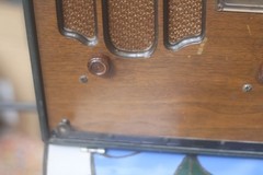 Vintage 1932 General Electric A-81 Portable Radio with tubes, missing cover.