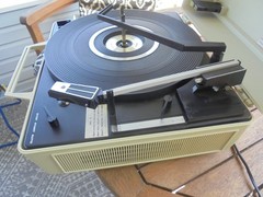 Vintage Emerson A-25A Swingmate Portable Record Player Works great..READ