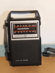 Vintage (1981) General Electric Two-Way-Power Am/Fm Radio # 7-2800B EUC