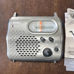 Radio Shack Model 20-238 Portable Emergency Radio w Dynamo Crank – AM/FM/SW1/SW2