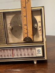 Vintage General Electric Table Radio Model C2535A Buff Plastic W/ Clock (Read)