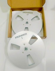 A pair silvery TAPE REEL pioneer RT909 7&Prime; inch Light Metal Aluminum Take Up Reel