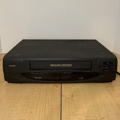 Philips Magnavox VRA411AT21 VHS HQ VCR 4 Head Black Parts or Repair