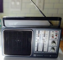 Vintage Portable Radio GE General Electric TV Sound WB/AM/FM 4 Band 7-2945A