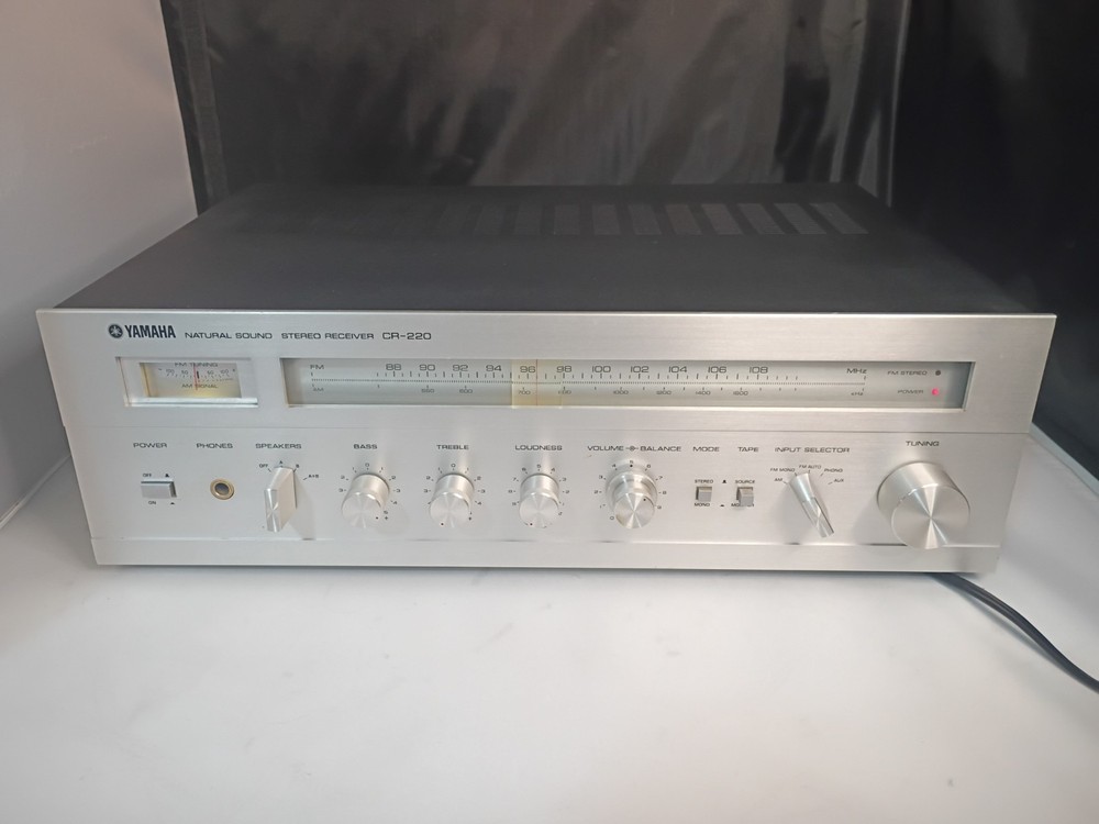 Yamaha CR-220 Natural Sound Stereo Receiver Vintage AM FM Tested Working