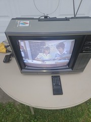 Mitsubishi 13&Prime; CS-1342R TV for Retro Gaming With Antenna Works