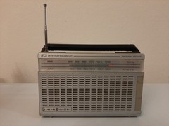 Vintage 1981 General Electric GE 7-2650A Portable AM/FM Radio 2-Way Power WORKS!