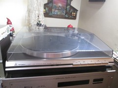 Vintage Mitsubishi LT-22 PLL Quartz Logic Controlled Linear Tracking Turntable