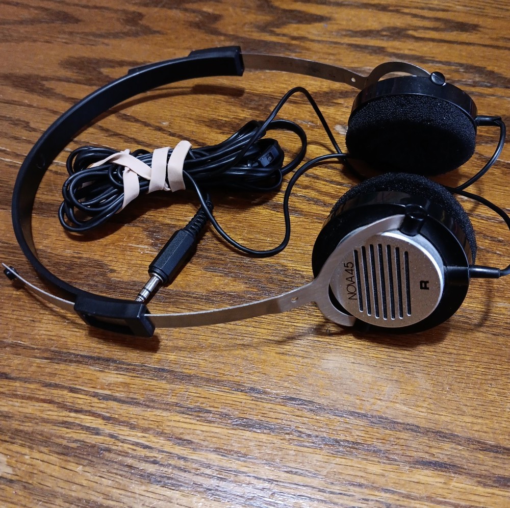 Realistic NOVA 45 headphones, 33-1001, Stranger Things, ear foam Damage
