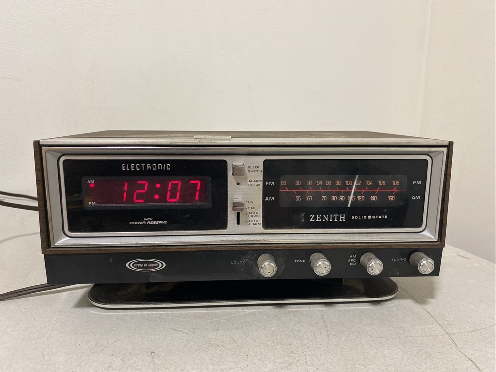 1970 Zenith Clock Radio Circle of Sound 472W AM/FM Solid State READ