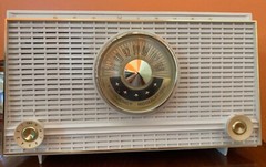 Champagne White 1960s MCM RCA Victor Radio Model 1-F-2E: Now a Bluetooth Speaker