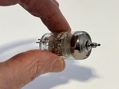 Made In China 12AX7B Vacuum Tube Tests Good 120 / 98