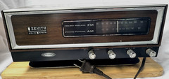 Vintage Zenith Circle Of Sound Solid State K421W AM/FM Radio Working Condition
