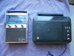 Lot of 2 Vintage PRECOR 810 5 Band AND GE Super Radio Long Range AM/FM 7-2887A
