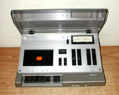 VINTAGE AIWA SOLID STATE STEREO CASSETTE DECK MODEL AD-1250 – POWERS ON – NICE!